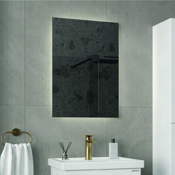 Зеркало Onika Люма 50x70 205026 белое с подсветкой и сенсором