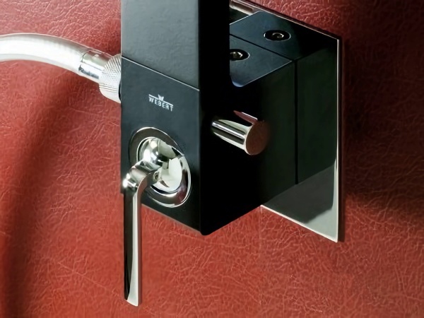 Душевая стойка со смесителем Webert Wolo WO660302564 хром;черная матовая